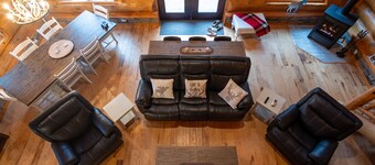 Modern Log Cabin Retreat! Perfect for nature getaways in the French River.
