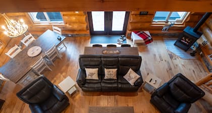 Modern Log Cabin Retreat! Perfect for nature getaways in the French River.