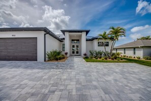 Exterior - Experience Unparalleled Luxury and Serenity at Villa Soulside, Cape Coral, FL (Cape Coral)