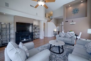 Smart TV, video games, books - Rare 3 FULL bathroom home in golf community W/ private pool. Experienced Host. (Mesa)