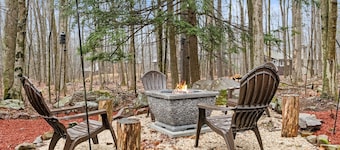 Peaceful Modern Cabin I Fire Pit I Work Space I Centrally Located