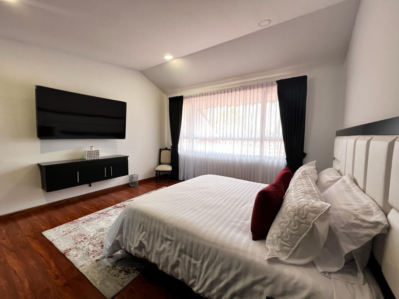 9 多间卧室、办公桌、熨斗/熨衣板、WiFi