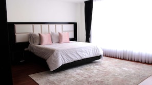 9 bedrooms, desk, iron/ironing board, WiFi