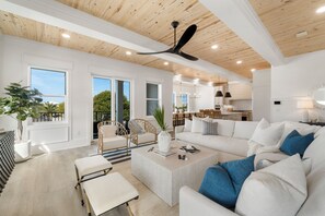 Smart TV - EMERALD OASIS - NEW BUILD (DESTIN)