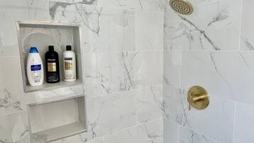 Hårtørrer, håndklæder, Sæbe, Shampoo