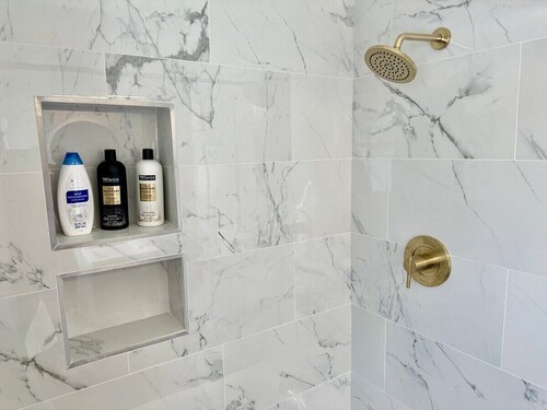Spring Street Suites C / Stylish 3BD/1BA Apt