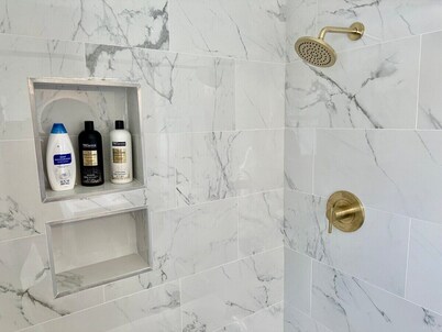 Spring Street Suites C / Stylish 3BD/1BA Apt
