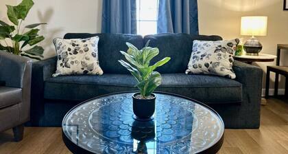 Spring Street Suites C / Stylish 3BD/1BA Apt