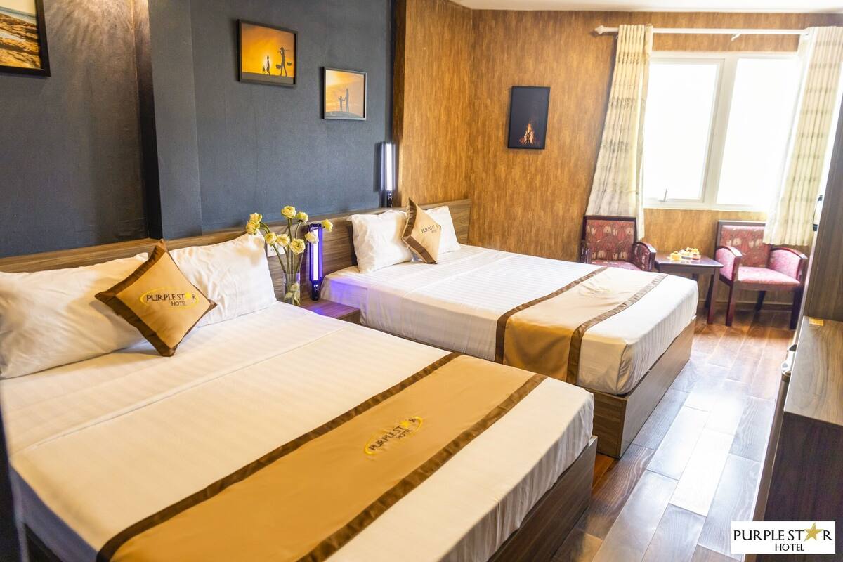 Deluxe fyrbäddsrum | Minibar, skrivbord, gratis wi-fi och sängkläder