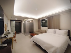 Quarto casal premier, 1 cama King, vista para a cidade | Roupas de cama premium, camas com colchões pillow-top