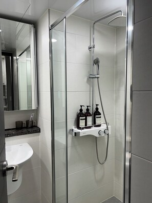 Deluxe Room, 1 Bedroom, Non Smoking, Balcony | Bathroom - HoyaStay (Yeosu)