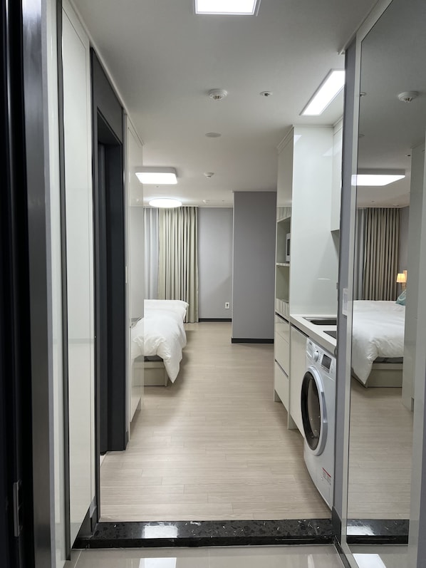Habitació amb dos llits individuals Deluxe | Roba de llit d'alta qualitat, cobrellits i decoració individual