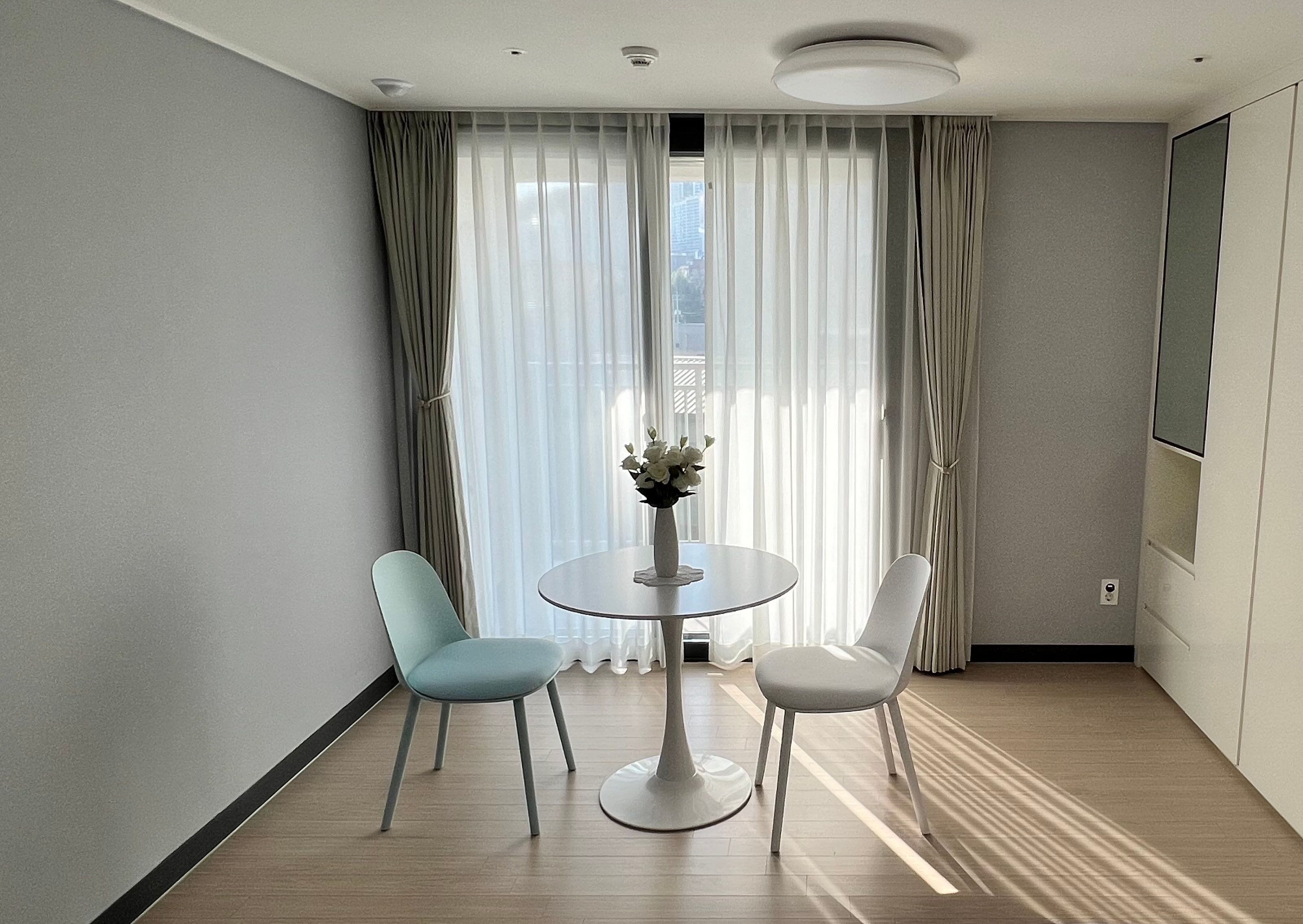 Dobbeltrom – deluxe, terrasse (A Type) | Sengetøy av topp kvalitet, dundyner og individuelt dekorert