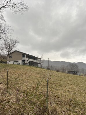 Exterior - Mountain House near the Appalachian Trail, Watauga Lake, Bristol, & Johnson City (Hampton)