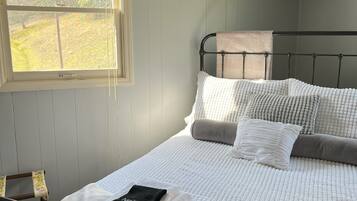 3 bedrooms, desk, iron/ironing board, WiFi (free)