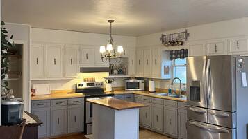 Coffee/tea maker, microwave, oven, stovetop