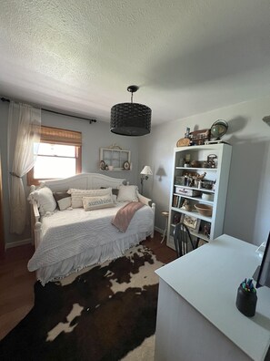 3 bedrooms, desk, iron/ironing board, free WiFi - Mountain House near the Appalachian Trail, Watauga Lake, Bristol, & Johnson City (Hampton)