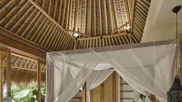 Habitación doble Deluxe, vista al jardín (Glamp Villa) | Escritorio, cortinas blackout y tabla de planchar con plancha