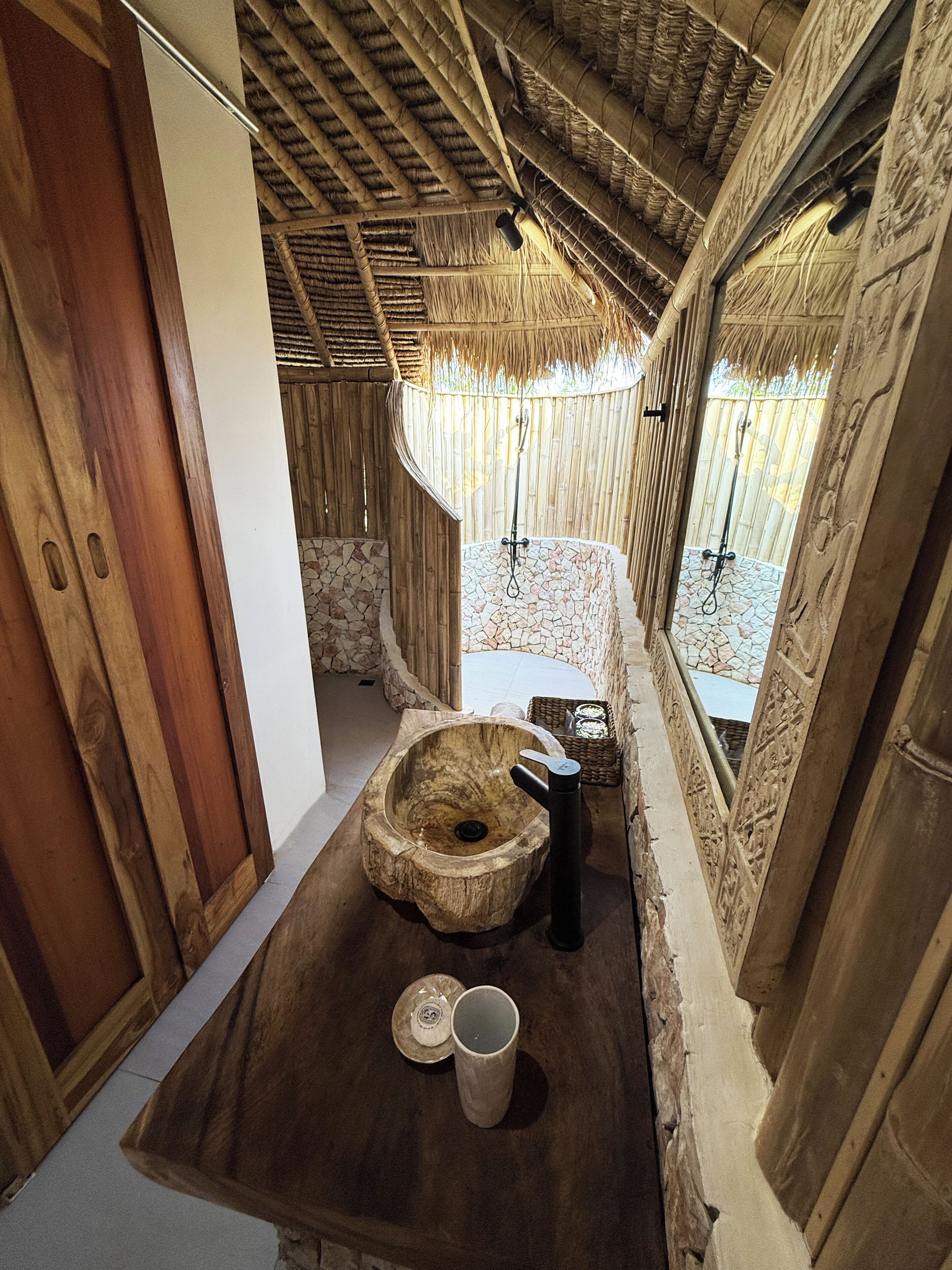 Deluxe-Doppelzimmer, Gartenblick | Badezimmer | Dusche, Regendusche, Haartrockner, Hausschuhe