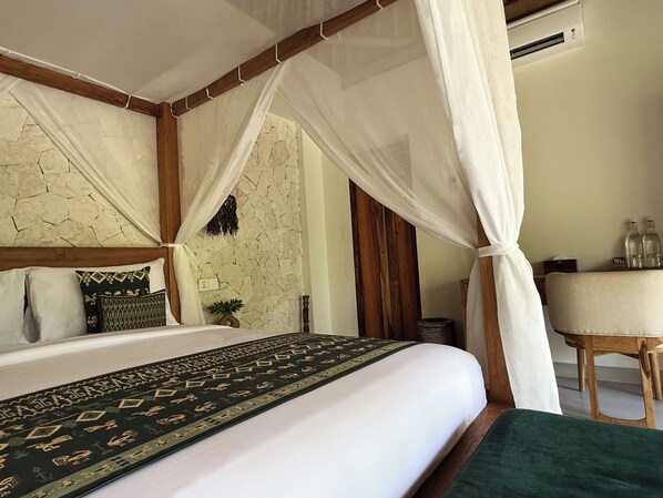 Quarto casal luxo, vista para o jardim | 1 quarto, escrivaninha, cortinas blackout, ferros/tábuas de passar roupa