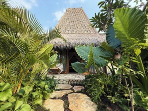 Deluxe Room, Pool View
