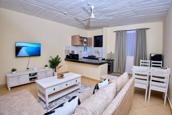 Smart TV - Charming 2 Bedroom in the heart of Diani (Kwale County)