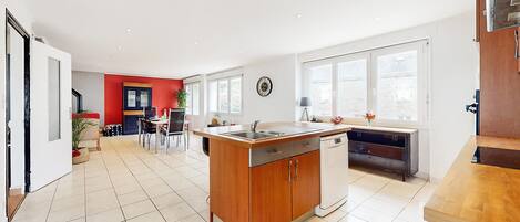 Réfrigérateur, four, lave-vaisselle