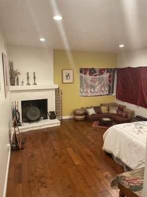 Interior - Cozy charming family home near park and Ventura Blvd!  (Los Angeles)