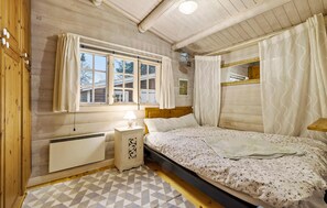 5 habitaciones, tabla de planchar con plancha y cuna de viaje 