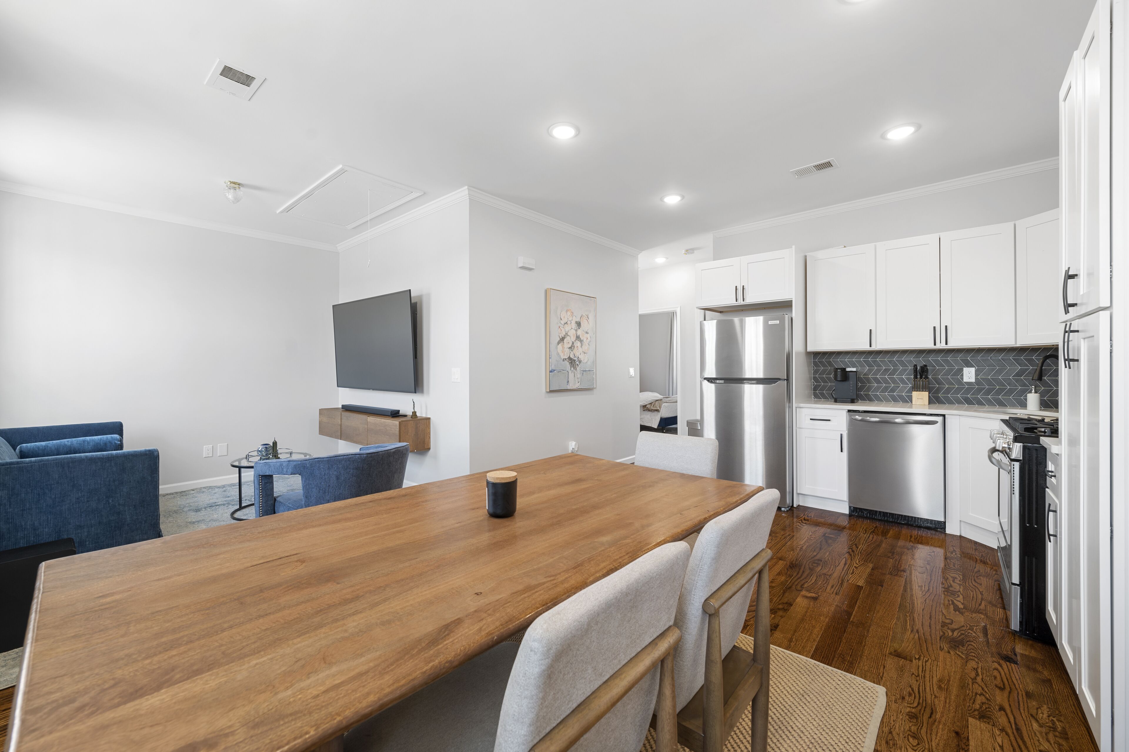 Urban Elegance: Stylish Apartment Near NYC