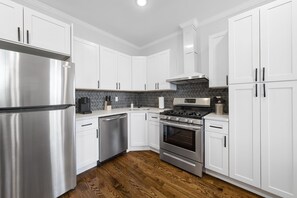 Réfrigérateur, four, plaque de cuisson, lave-vaisselle