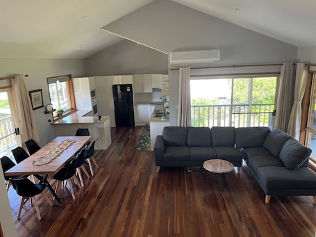 Living area. Waterfront Paradise Free Boating Fishing