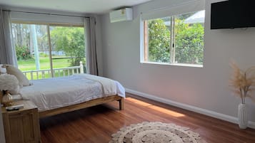 4 bedrooms, iron/ironing board, WiFi, bed sheets