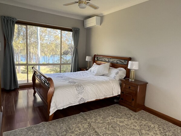 4 bedrooms, iron/ironing board, free WiFi, bed sheets