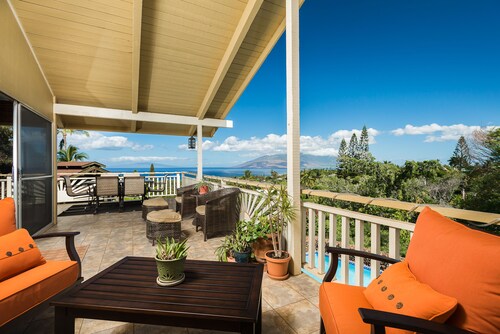 Blue Sky Escapes Vacation Home w/ big Oceanviews, Pool, Jacuzzi, 5min to beach