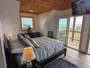 4 bedrooms, desk, free WiFi, bed sheets - Rodanthe N.C.Historical, restored. Ocean front house, Toes in the sand at beach (Rodanthe)