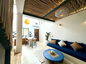 Living area - Santorini Inspired 1 BR Apt 5 Mins to Finns (Kec. Kuta Utara, Kabupaten Badung,)