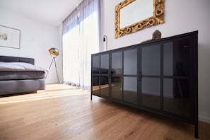 3 bedrooms, in-room safe, desk, iron/ironing board