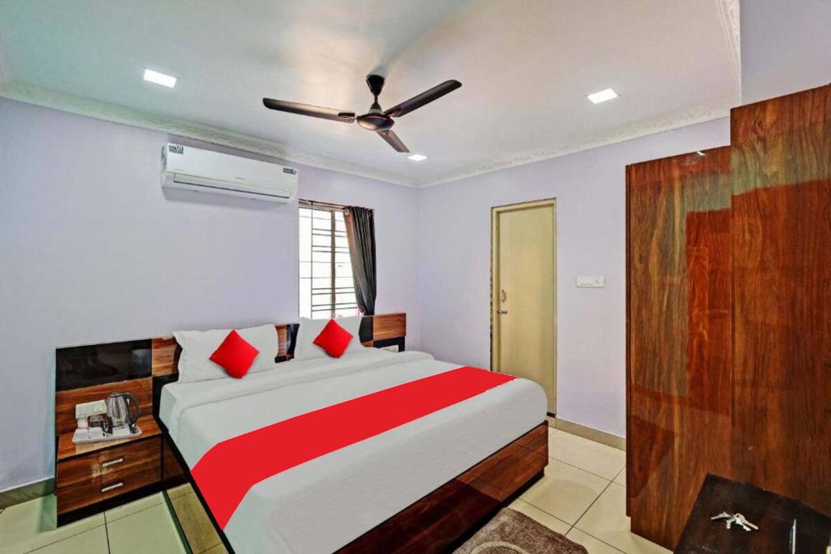 Deluxe Double Room, City View | Soundproofing, WiFi (free), bed sheets