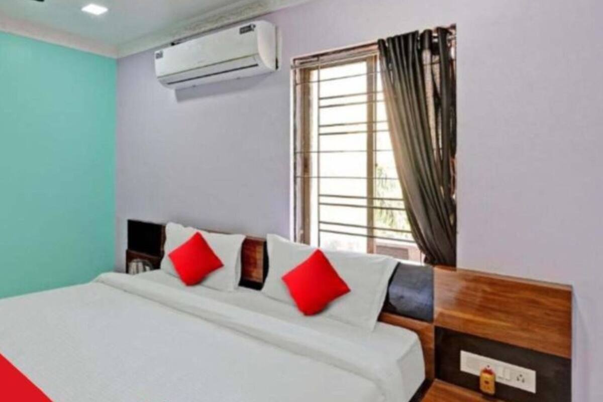 Executive Double Room, City View | Soundproofing, WiFi (free), bed sheets