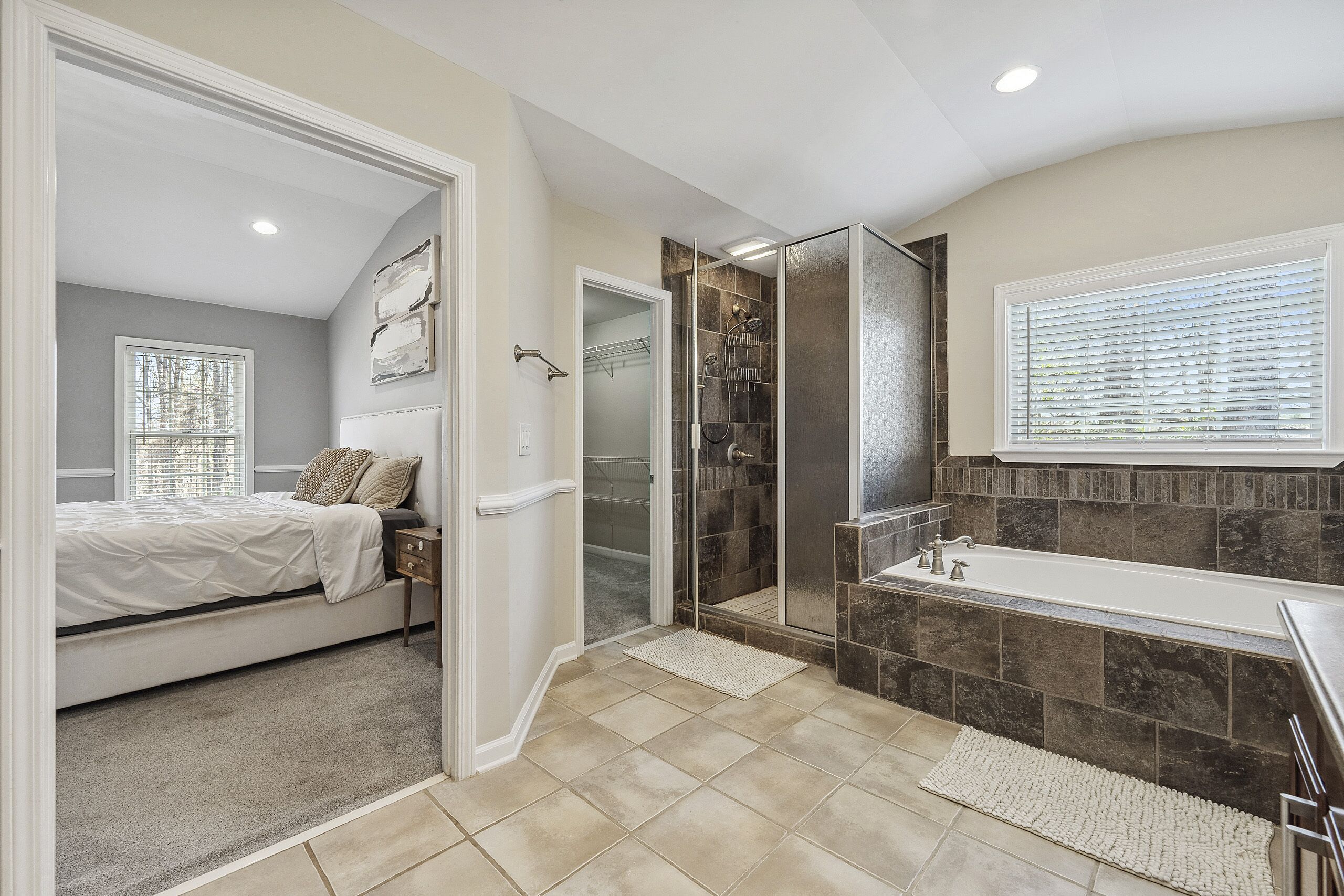Jetted bath, towels, soap, shampoo