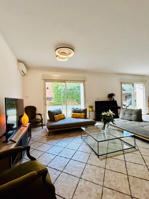 Televisor, videojocs, llibres i pantalles d'ordinador