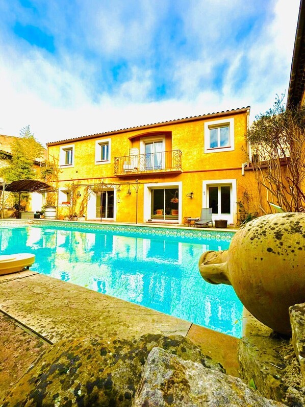 Piscina a l'aire lliure i piscina climatitzada