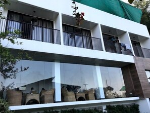 Façana frontal de l'allotjament