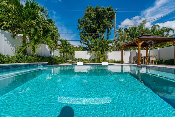 Piscina a l'aire lliure i piscina climatitzada