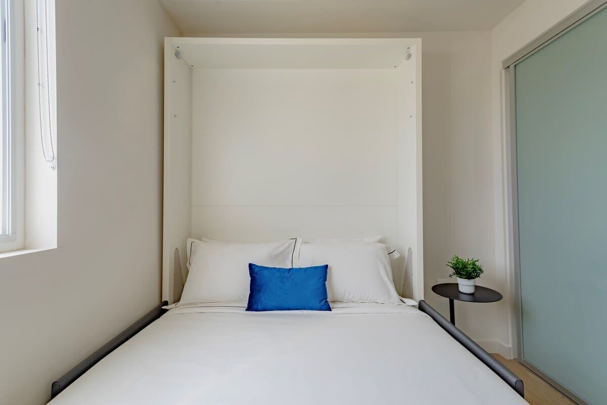 UCLA Area Coliving suite w In unit closet