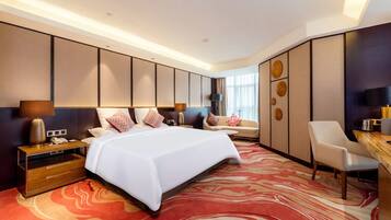 Minibar, desk, laptop workspace, blackout curtains