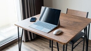 Basic-Doppelzimmer | Schreibtisch, laptopgeeigneter Arbeitsplatz, kostenloses WLAN