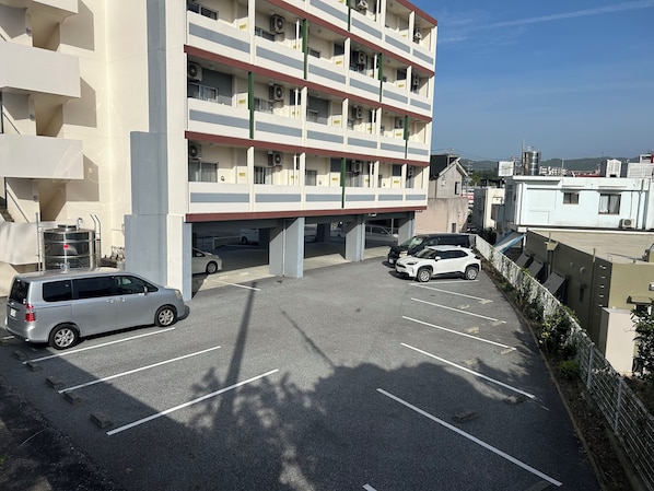 Self-parking (surcharge) 550 per night