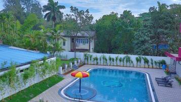 Una piscina cubierta